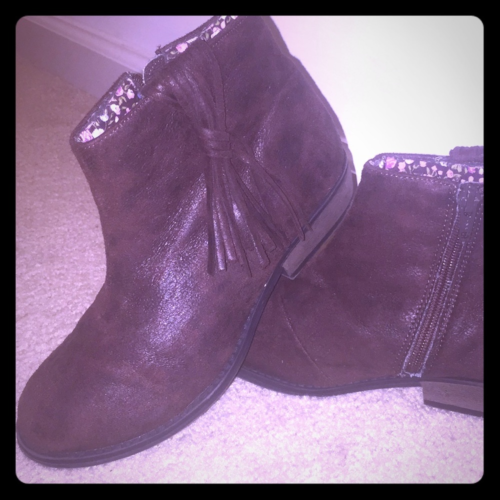 Girls brown ankle boot w/tassel size 4 gently used